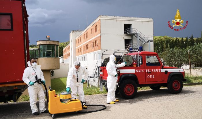 Coronavirus: i Vigili del Fuoco sanificano il carcere di San Gimignano