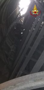 Tre persone intrappolate per ore nell'ascensore comunale, salvataggio dei vigili del fuoco