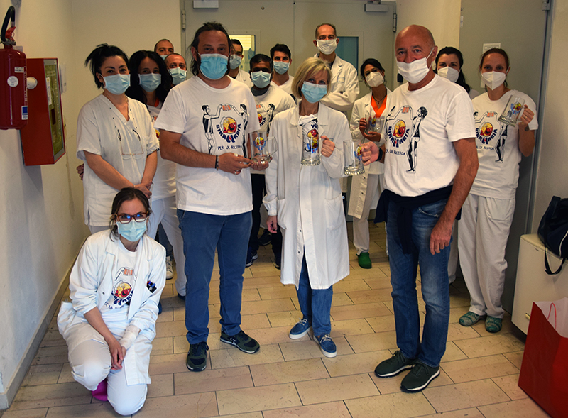 "Birrarbia per la ricerca". Al via la raccolta fondi per la lotta contro il Covid-19