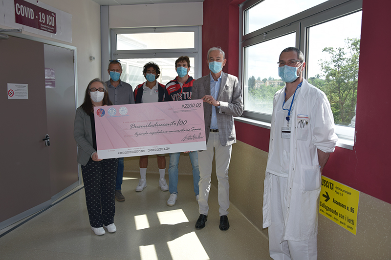 Virtus Siena, solidarietà a canestro: 2200 euro alle Scotte dall'asta online delle maglie