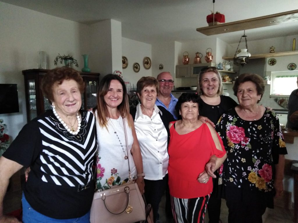 Abbandonata e adottata a 21 mesi, ritrova dopo 75 anni la famiglia di origine