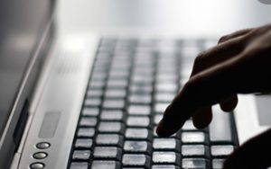 La webcam resta accesa, post lezione a luci rosse