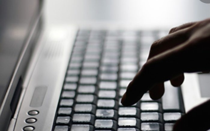 La webcam resta accesa, post lezione a luci rosse