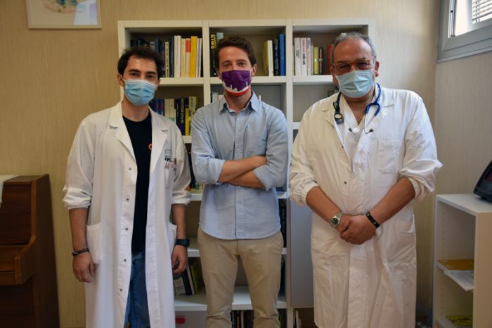 Jacopo, paziente in cura presso il Centro di Immuno-Oncologia, effettua donazione all&rsquo;Associazione Aquattromani