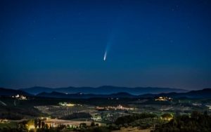 La cometa Neowise visibile ad occhio nudo: spettacolo nella notte