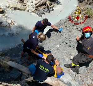 Cadono alle terme di San Filippo, trasportati alle Scotte
