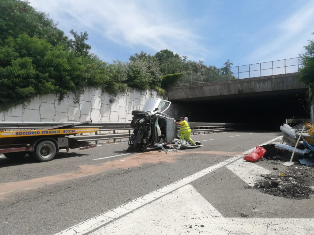 Rapolano Terme: incidente stradale all'uscita del raccordo