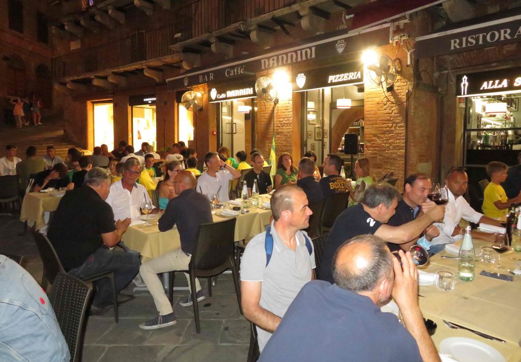 Il Costone a cena in Piazza del Campo