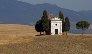 La Fiamma olimpica Milano &ndash; Cortina 2026 nel territorio di San Quirico d&rsquo;Orcia: transiter&agrave; alla Cappella di Vitaleta