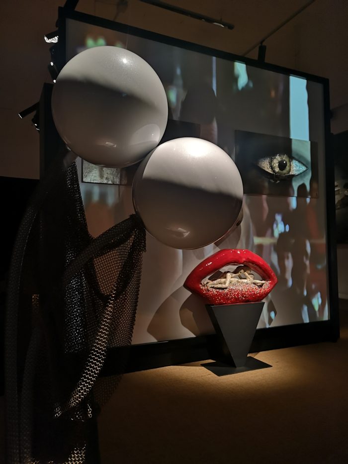 Love is Blind/Blind for love, a Siena le opere di Caroline L&eacute;pinay