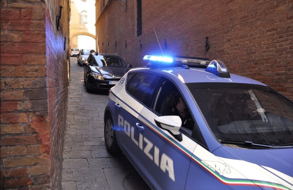 La Polizia smaschera una presunta associazione "per lo sviluppo di energia positiva" basata su inganni e violenza