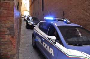 La Polizia smaschera una presunta associazione "per lo sviluppo di energia positiva" basata su inganni e violenza