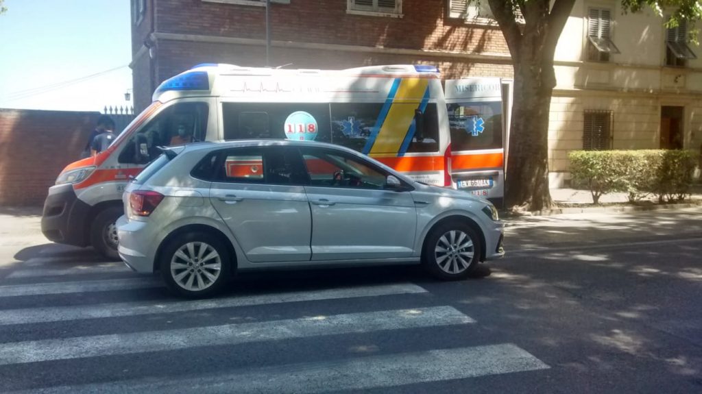 Studente investito all'Antiporto mentre attraversa la strada