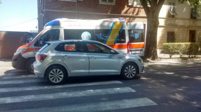 Studente investito all'Antiporto mentre attraversa la strada