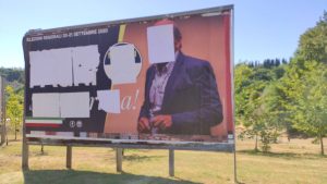 Manifesti politici oscurati: proteste sui social, ma &egrave; la legge