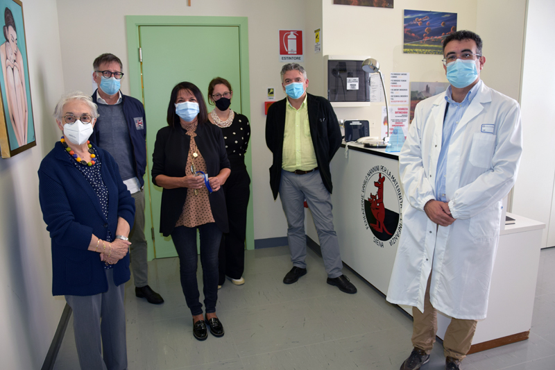 Il sindaco De Mossi e l'assessore Appolloni in visita alla casa accoglienza per mamme