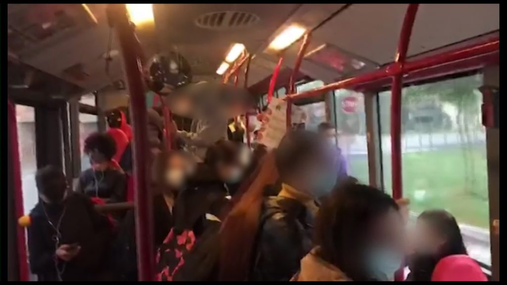 Caos trasporti: pullman scolastici stracarichi, aumentano le segnalazioni