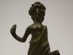 Bronzetto del II secolo a.C. recuperato dai Carabinieri e consegnato al Museo Nazionale Etrusco di Chiusi