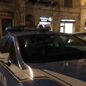 Tentato furto in un negozio del centro storico