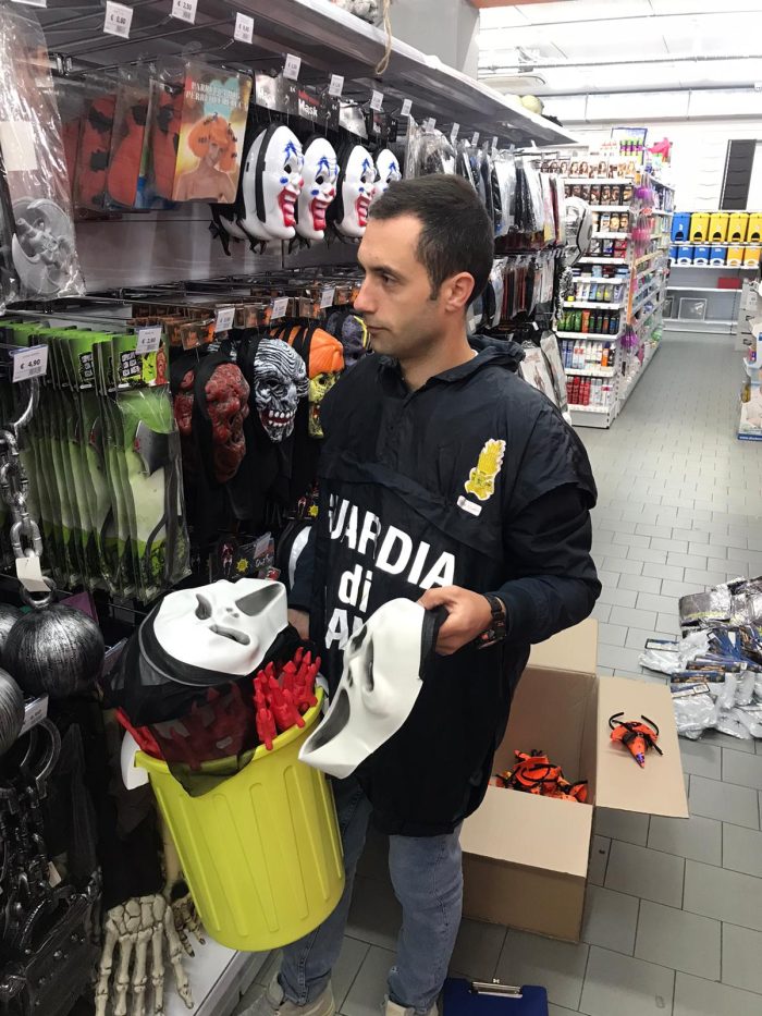 Halloween, Guardia di Finanza di Siena sequestra 1400 articoli potenzialmente pericolosi