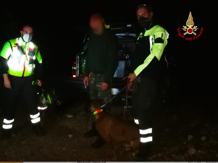 Si perde nel bosco, cacciatore recuperato dai vigili del fuoco