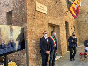 Contrada della Chiocciola, inaugurata la piazzetta "Victor Hugo Zalaffi" - FOTO
