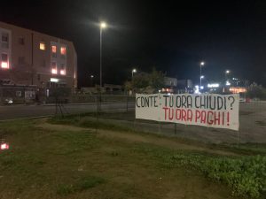 "Conte, ora chiudi? Ora paghi". Prime polemiche sul nuovo Dpcm