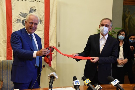 Passaggio di consegne: Eugenio Giani è il presidente della Toscana