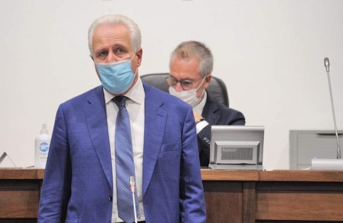 Regione, si lavora per regolare l'afflusso ai centri commerciali. Scuola, occhio di riguardo per prime e quinte