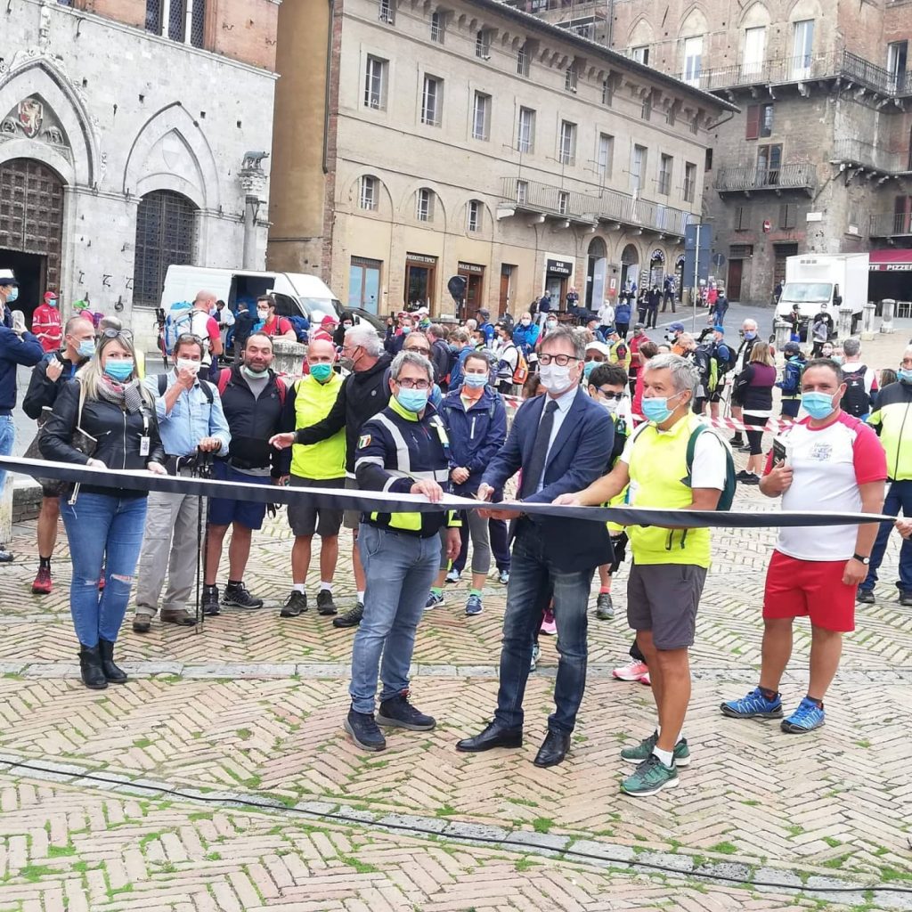 E' partita questa mattina da Piazza del Campo la "Walking Francigena Ultramarathon 2020"