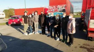 L'Associazione proprietari di cavalli da Palio dona fieno al Circo di Isola d'Arbia