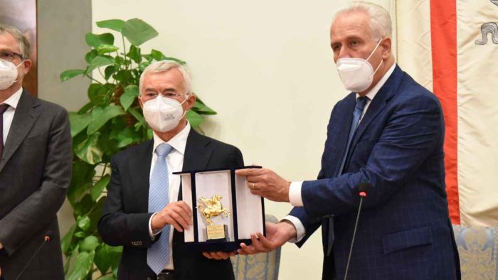 Consegnato il Pegaso d'oro a Rino Rappuoli e Fabrizio Landi