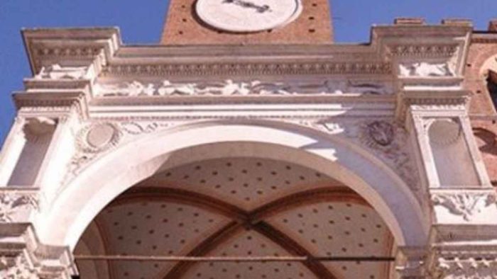 Siena: i colori della bandiera storica bielorussa il 9 agosto nella Cappella di piazza del Campo