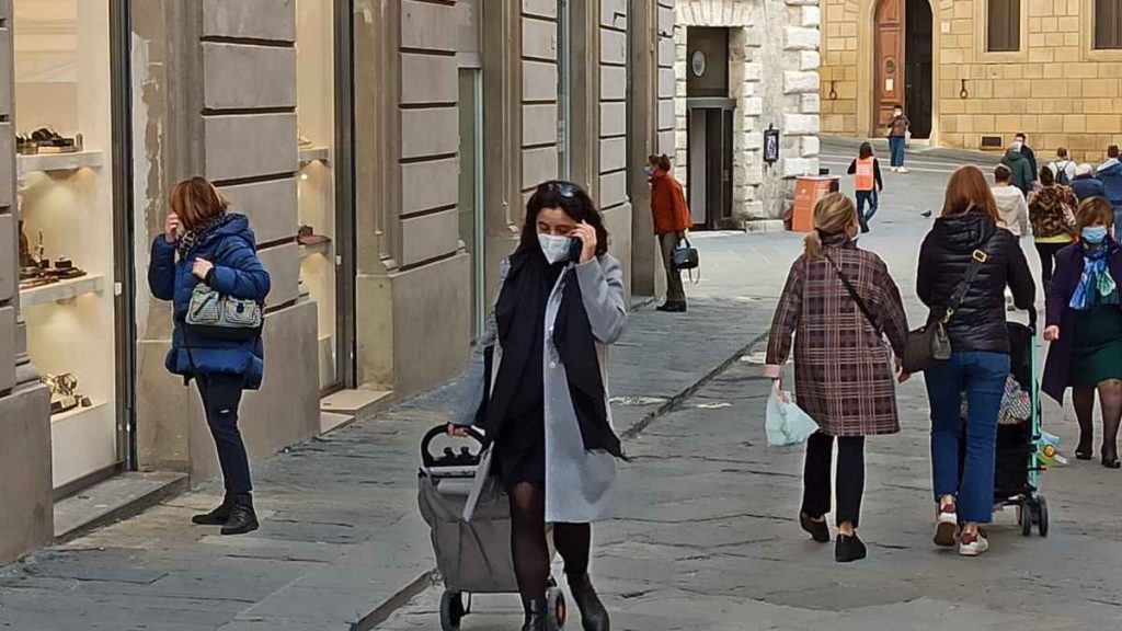 Covid: da oggi stop obbligo mascherina all'aperto