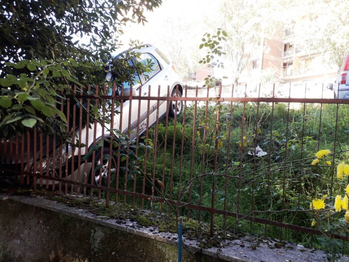 Macchina va gi&ugrave; in via Quinto Settano