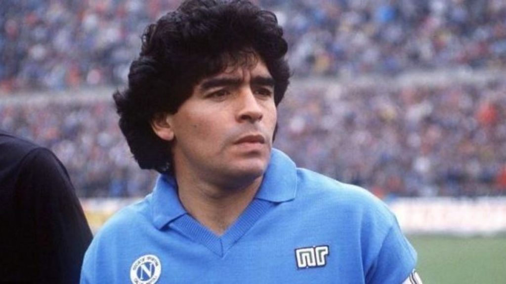 &Egrave; morto Maradona. Gioc&ograve; a Siena una delle prime partita in Italia