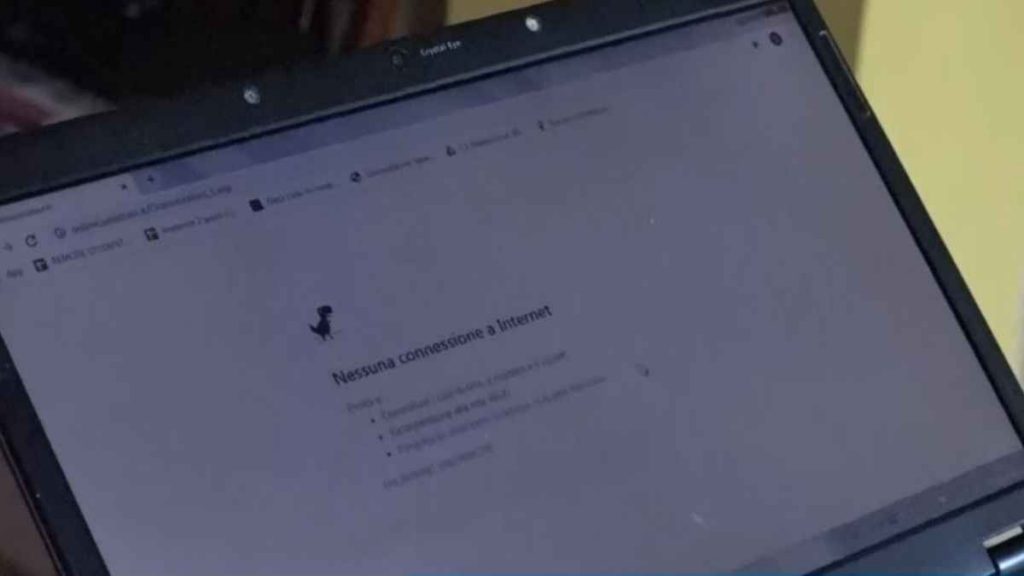 Senza internet da quasi 20 giorni. "Non posso seguire lezioni o dare esami"