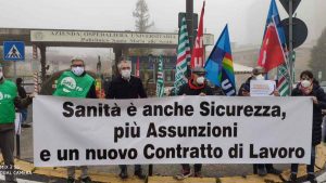 Sanit&agrave;, presidio davanti agli ospedali toscani: sicurezza, contratti e nuove assunzioni