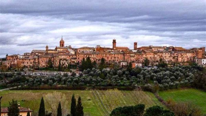 Torrita di Siena, positiva addetta alla mensa della scuola: altre 3 classi in quarantena
