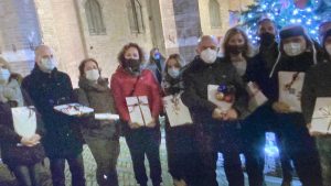 Le contrade donano alla Caritas i regali per i bambini