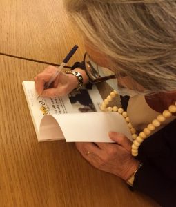 Un regalo di Natale diverso: ecco dove trovare il libro della QuaViO