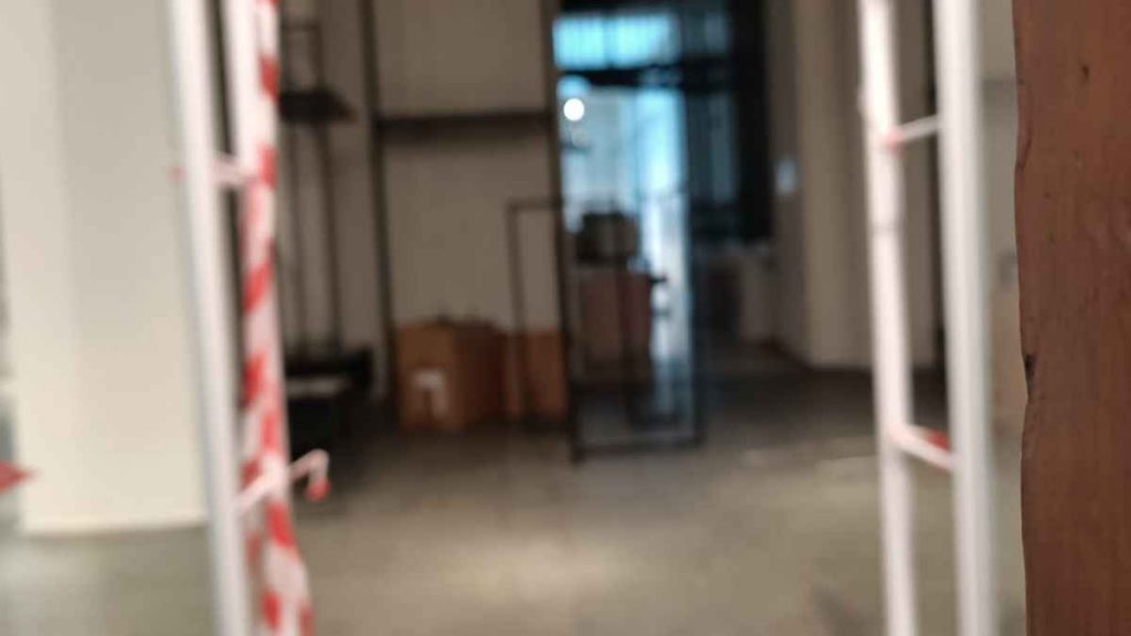 Chiude il negozio Benetton in via Banchi di Sopra