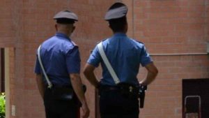 Minacce e violenza sulla madre e la sorella: arrestato 20enne