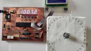 Quattro studenti del Sarrocchi al Maker Faire 2020 con un "goniometro elettronico"