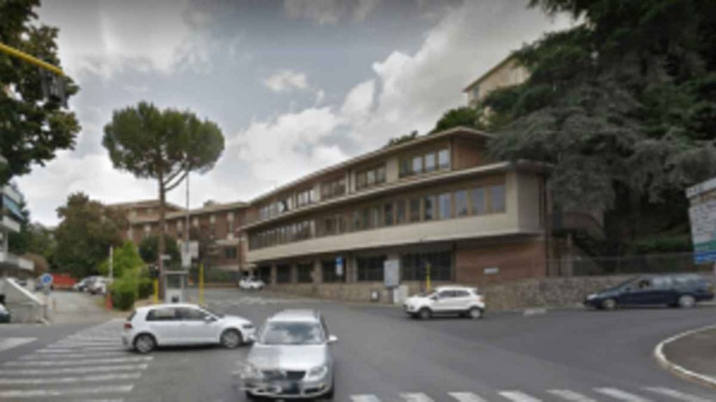 Una rotonda al posto dei semafori nell'intersezione in cima a Strada di Pescaia