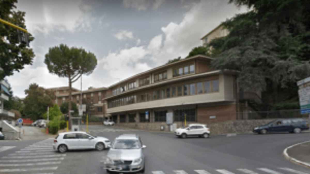 Una rotonda al posto dei semafori nell'intersezione in cima a Strada di Pescaia