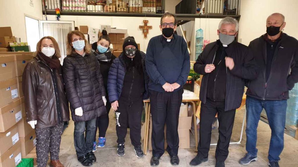 Il dono del Papa ai senesi: mascherine, termometri e protezioni per il freddo