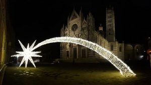 Natale a Siena, inaugurate le luminarie. De Mossi: "La città non poteva restare al buio"