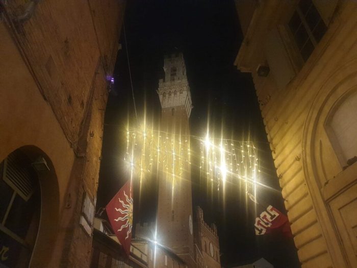 Siena, si accendono le luminarie cittadine:  al via la &ldquo;festa continua&rdquo; del Natale