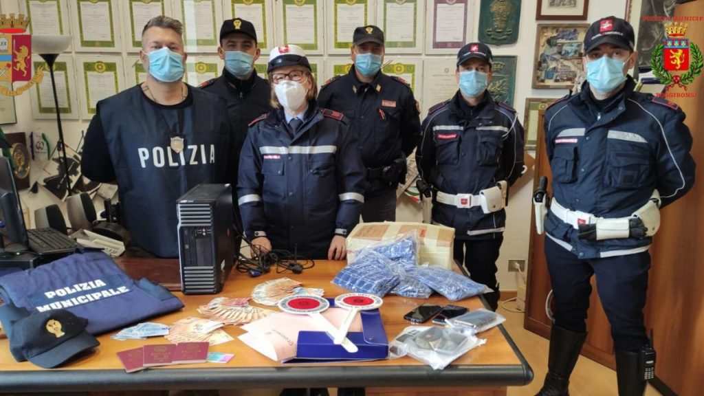 Polizia, sgominato vasto giro di prostituzione cinese in provincia di Siena